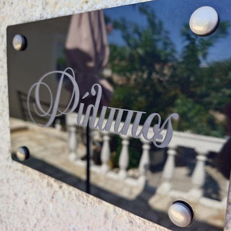 Elena Apartments Ithaca วาธี ภายนอก รูปภาพ