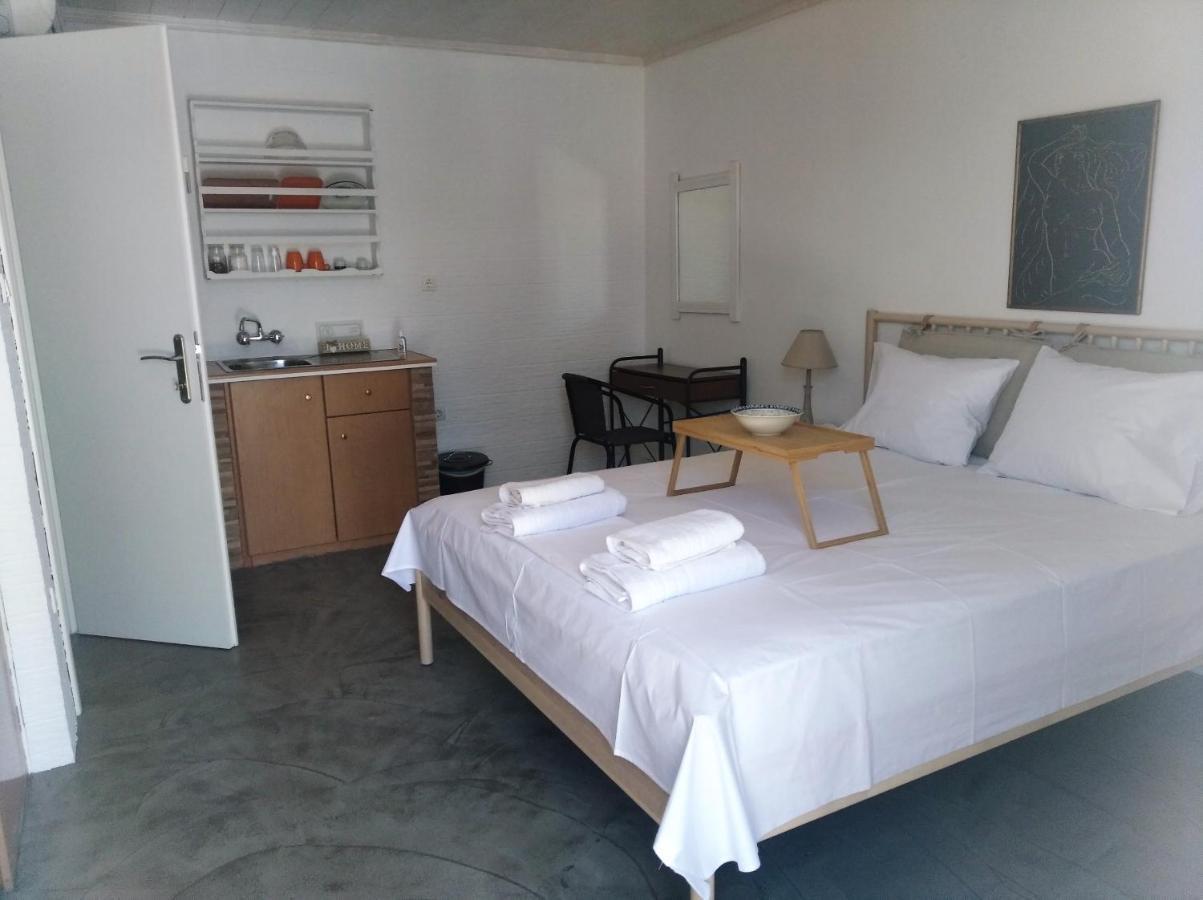Elena Apartments Ithaca วาธี ภายนอก รูปภาพ