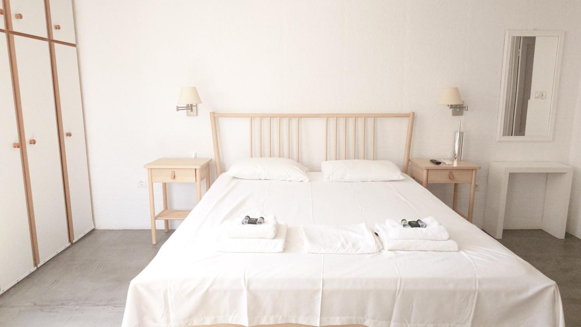Elena Apartments Ithaca วาธี ภายนอก รูปภาพ